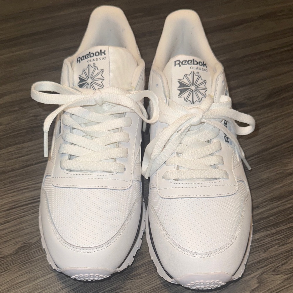 Reebok Classic sneakers 🤍🔥